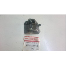 MB422742 BAGAJ MENTEŞESİ COLT / LANCER 85